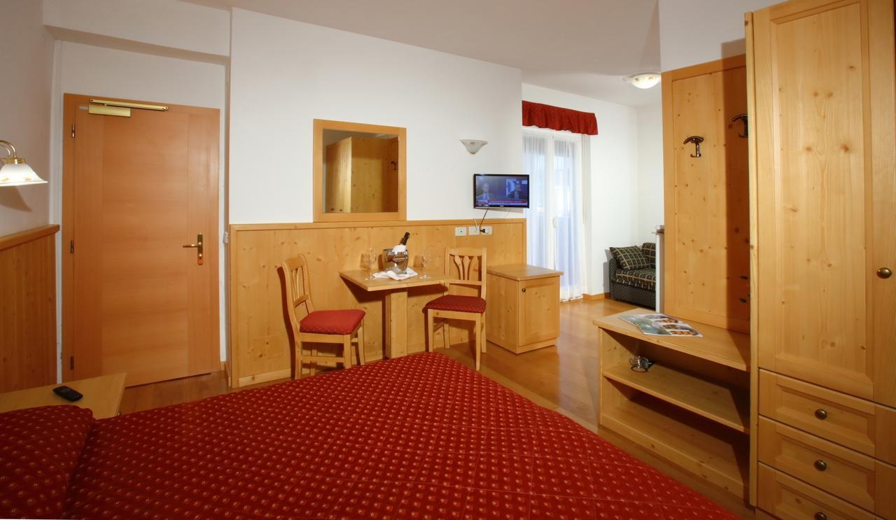 Hotel Zurigo Molveno Exterior foto